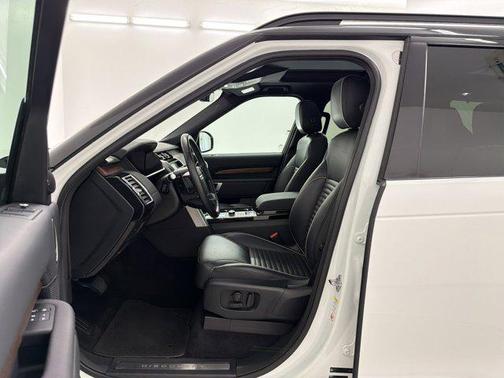 White 2020 Land Rover Discovery HSE