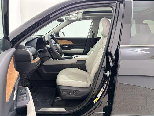 Midnight Black Metallic 2024 Toyota Grand Highlander Platinum