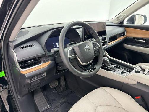 Midnight Black Metallic 2024 Toyota Grand Highlander Platinum