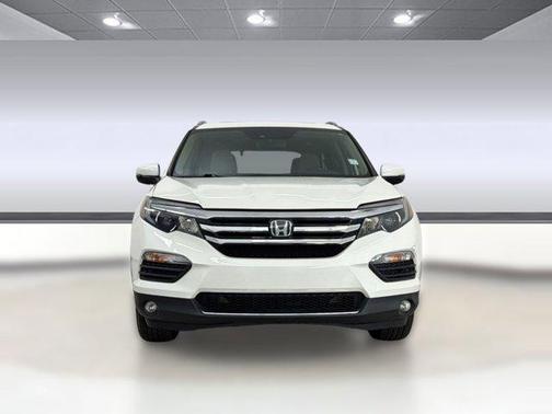Lunar Silver Metallic 2017 Honda Pilot Elite