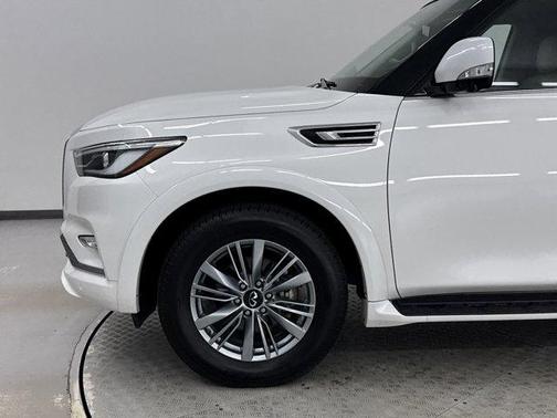 2023 INFINITI QX80 Luxe