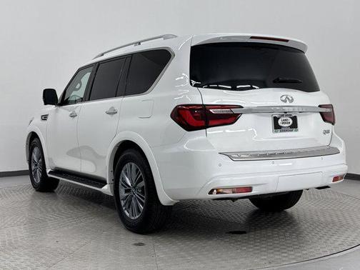 2023 INFINITI QX80 Luxe
