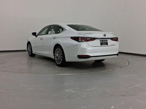 2025 Lexus ES 300h Luxury