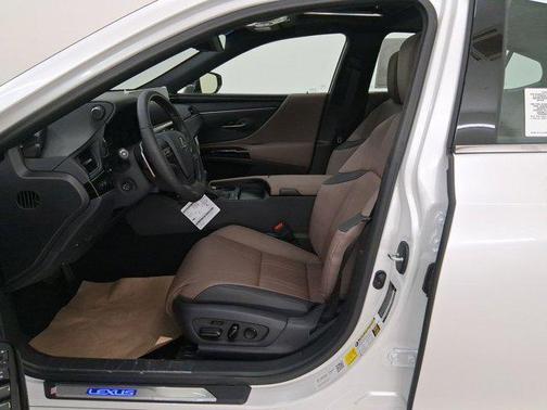 2025 Lexus ES 300h Luxury