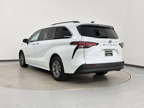 2022 Toyota Sienna XLE