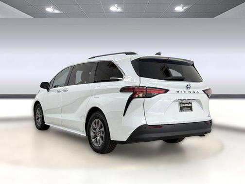 2022 Toyota Sienna XLE