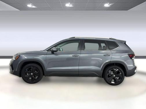 Platinum Gray Metallic 2025 Volkswagen Taos 1.5T SE