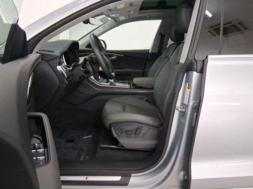 2022 Audi Q8 55 Premium Plus