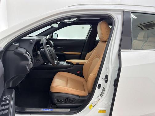 Eminent White Pearl 2024 Lexus UX 250h Base