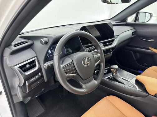 Eminent White Pearl 2024 Lexus UX 250h Base