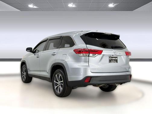 Celestial Silver Metallic 2019 Toyota Highlander XLE