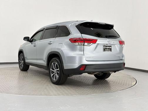 Celestial Silver Metallic 2019 Toyota Highlander XLE