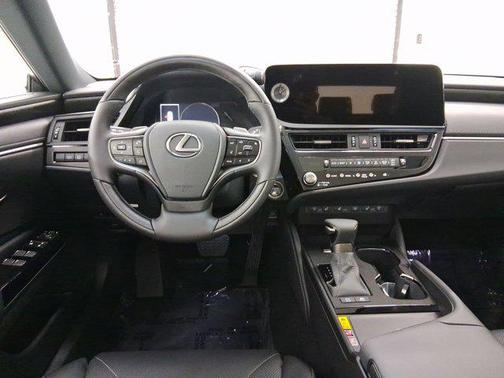 2025 Lexus ES 300h Luxury