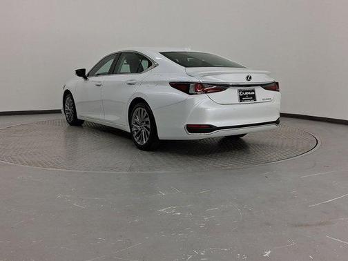 2025 Lexus ES 300h Luxury