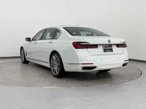 2022 BMW 740 i