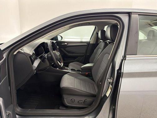 Platinum Gray Metallic 2025 Volkswagen Jetta 1.5T SE