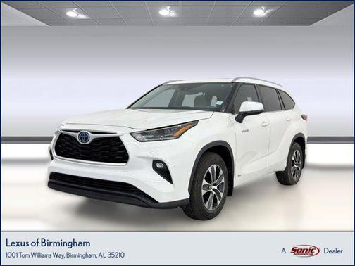 Blizzard Pearl 2021 Toyota Highlander Hybrid XLE