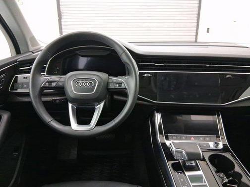 2022 Audi Q7 45 Premium Plus