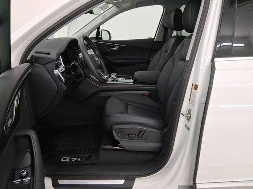 2022 Audi Q7 45 Premium Plus