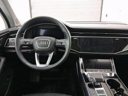 2022 Audi Q7 45 Premium Plus