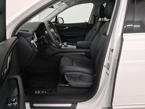 2022 Audi Q7 45 Premium Plus