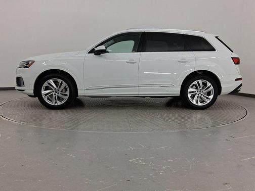 2022 Audi Q7 45 Premium Plus