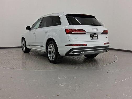 2022 Audi Q7 45 Premium Plus