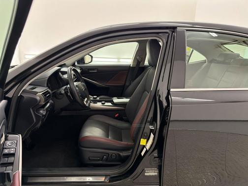 Obsidian 2019 Lexus IS 300 Base