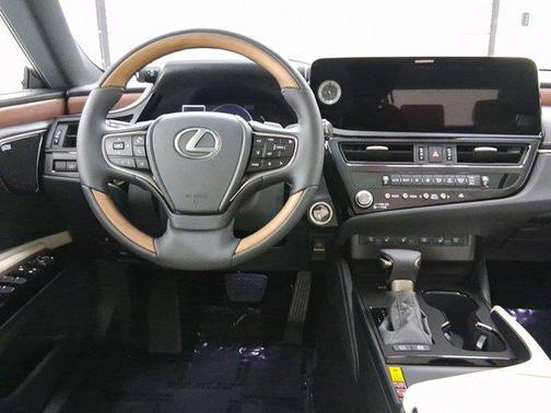 2025 Lexus ES 300h Ultra Luxury