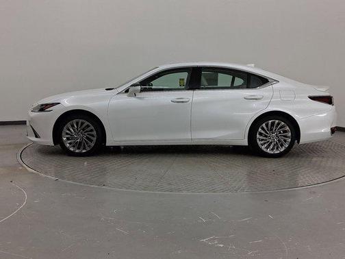 2025 Lexus ES 300h Ultra Luxury