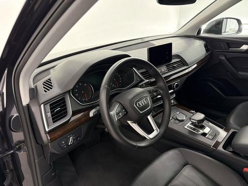Manhattan Gray Metallic 2019 Audi Q5 45 Premium