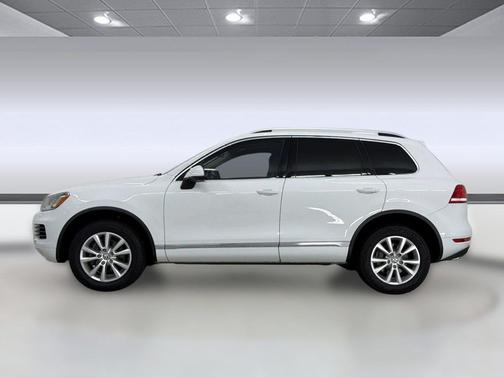 Pure White 2013 Volkswagen Touareg VR6 Sport