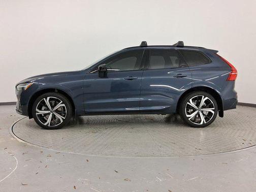 2023 Volvo XC60 B6 Ultimate Dark Theme