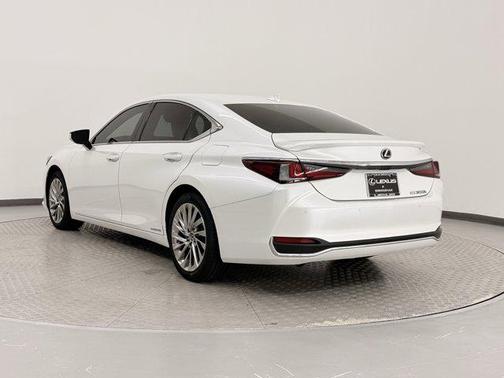 2022 Lexus ES 300h Ultra Luxury