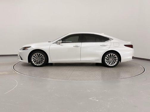 2022 Lexus ES 300h Ultra Luxury
