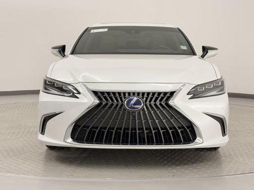 2022 Lexus ES 300h Ultra Luxury