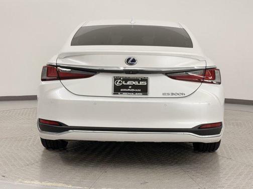 2022 Lexus ES 300h Ultra Luxury