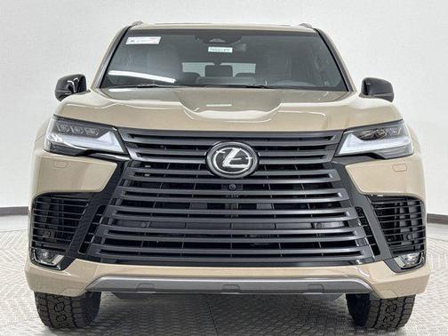 2025 Lexus LX 700h Overtrail
