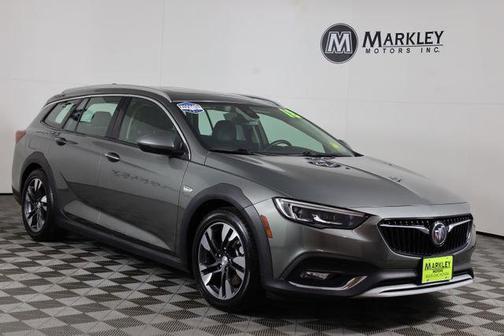 Smoked Pearl Metallic 2018 Buick Regal TourX Essence