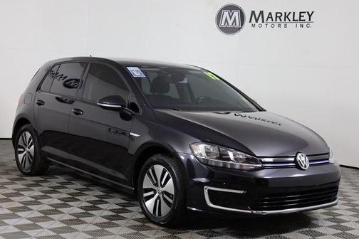 2017 Volkswagen e-Golf SE