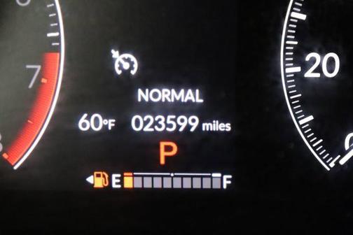 Platinum White Pearl 2023 Honda HR-V LX