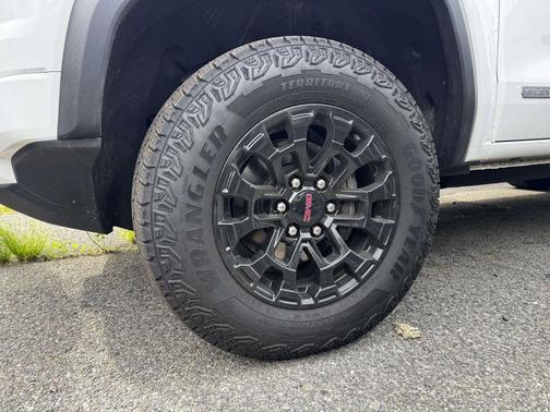 Summit White 2026 GMC Canyon Elevation