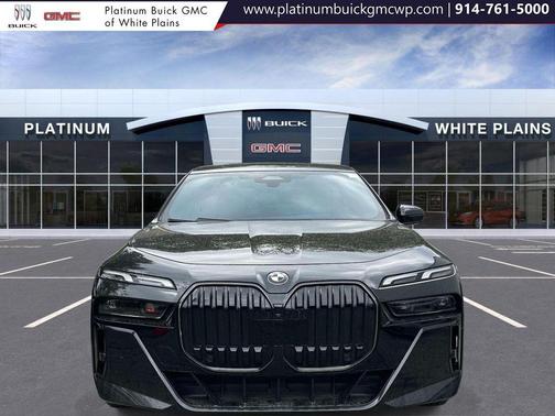 Black Sapphire Metallic 2023 BMW 740 i