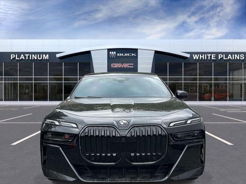 Black Sapphire Metallic 2023 BMW 740 i