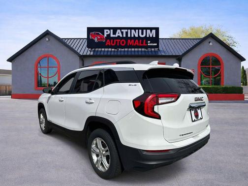 Summit White 2022 GMC Terrain SLE