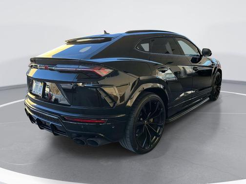 2021 Lamborghini Urus Graphite Capsule