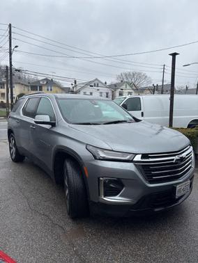 Sterling Gray Metallic 2023 Chevrolet Traverse LT Leather
