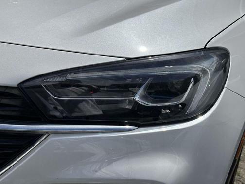White Frost Tricoat 2020 Buick Encore GX Essence
