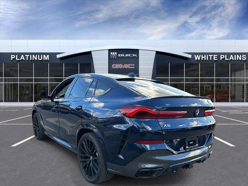 2022 BMW X6 M50i