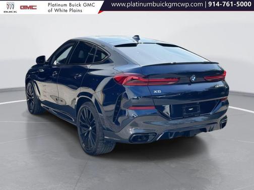 2022 BMW X6 M50i